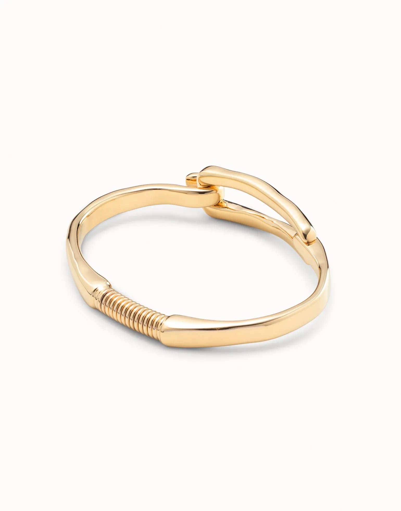 Bangle bracelet with buckle