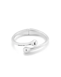 Bangle bracelet with inner spring