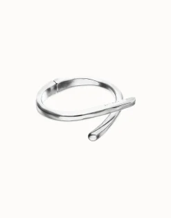 Bangle bracelet with intertwined organic shapes