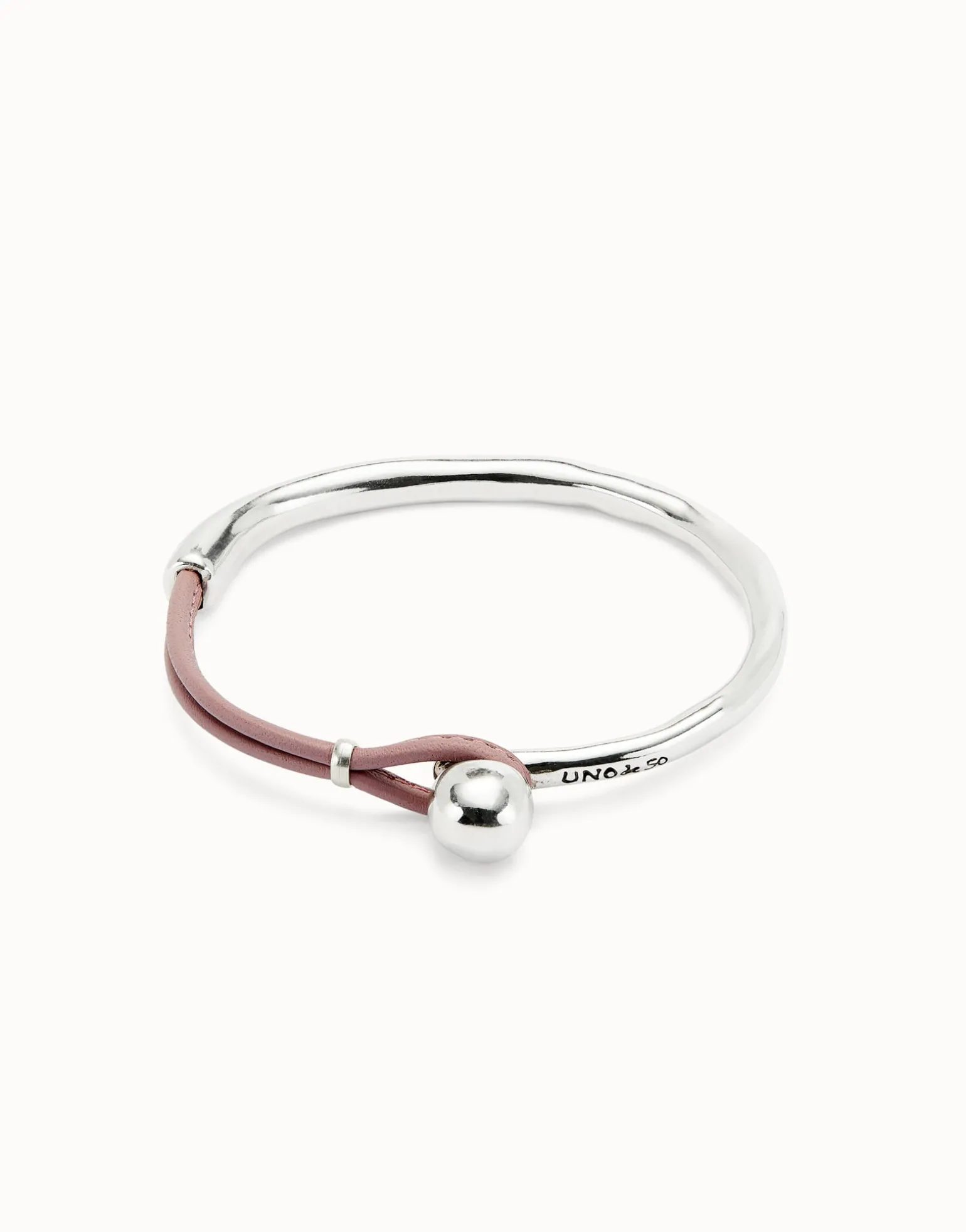 Bangle bracelet with lilac leather