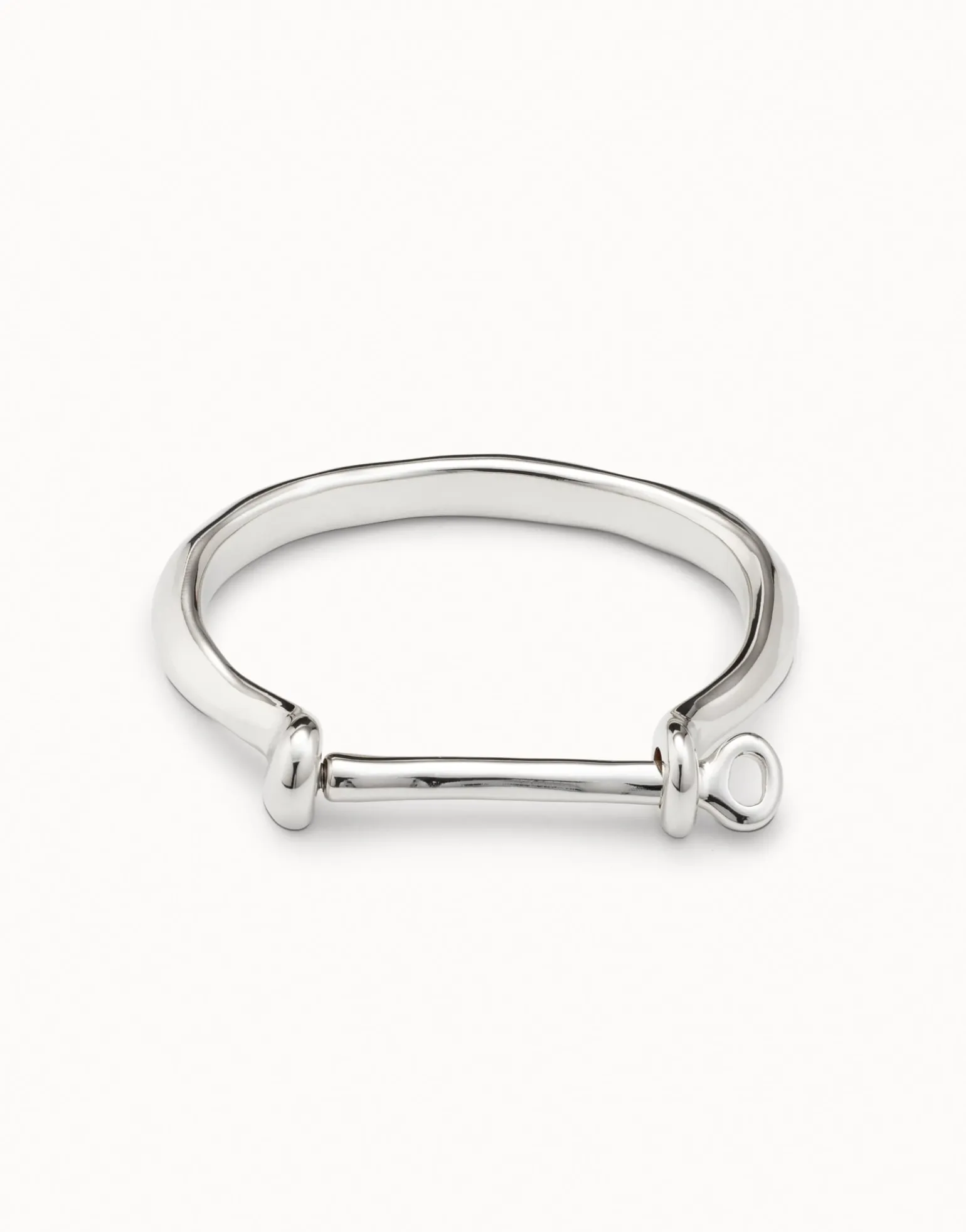 Bangle bracelet with shackle‑style clasp