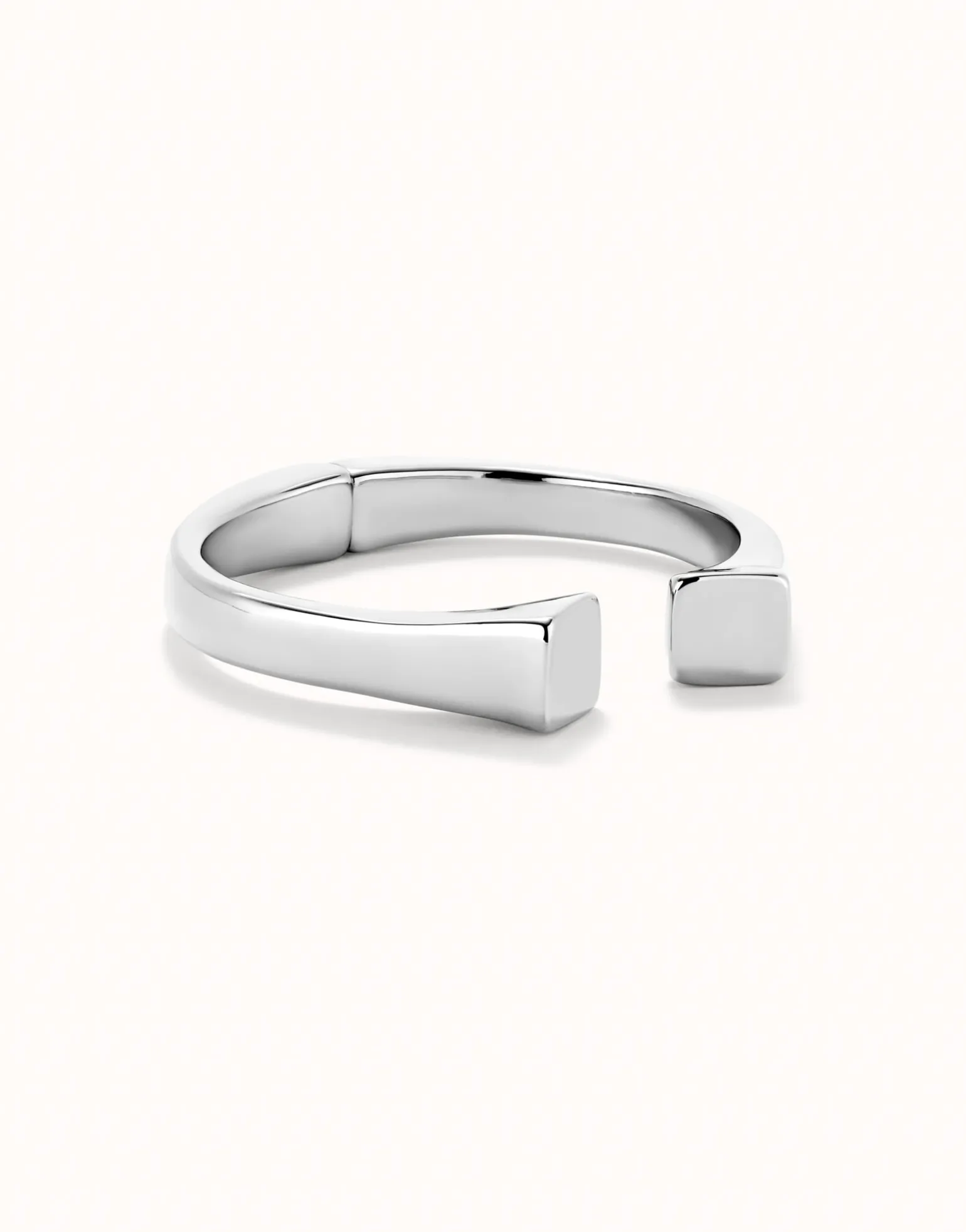 Bangle bracelet with square shape