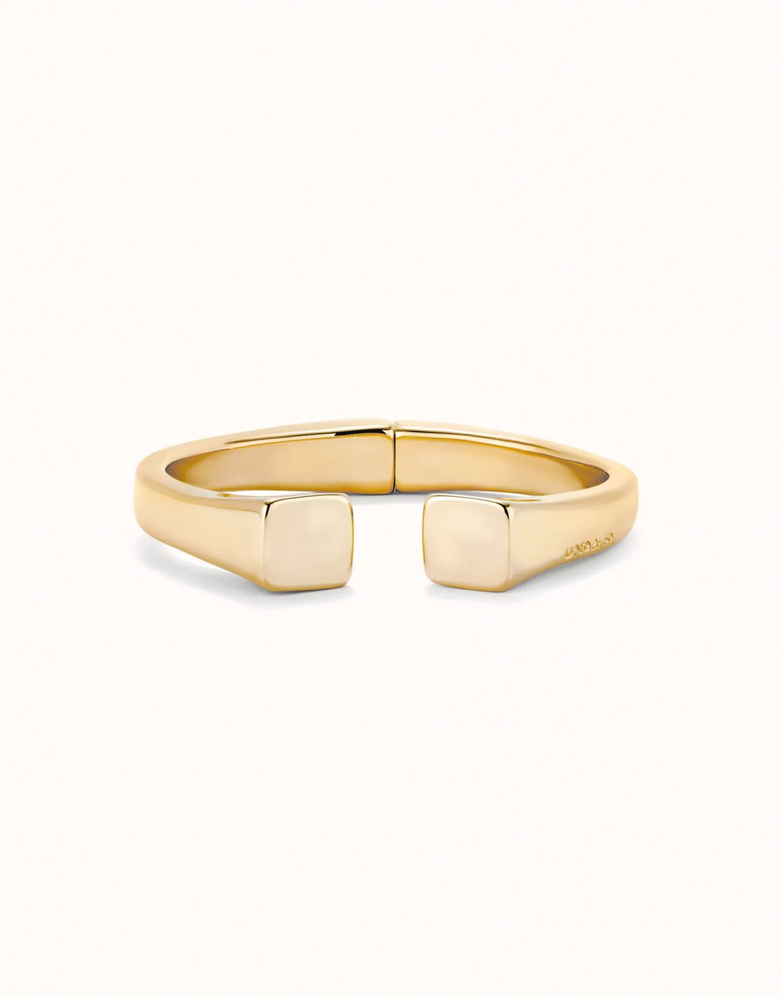 Bangle bracelet with square shape