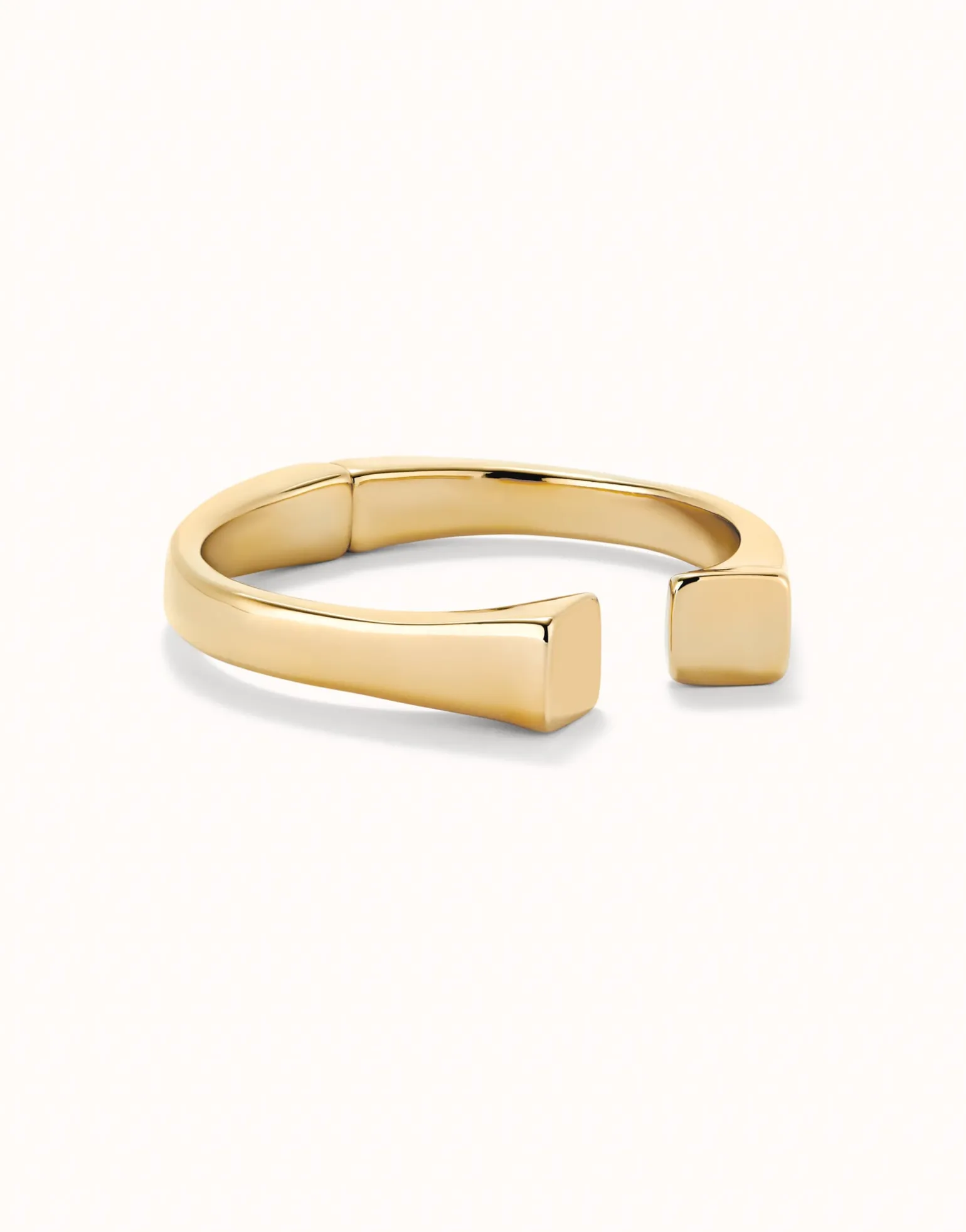 Bangle bracelet with square shape
