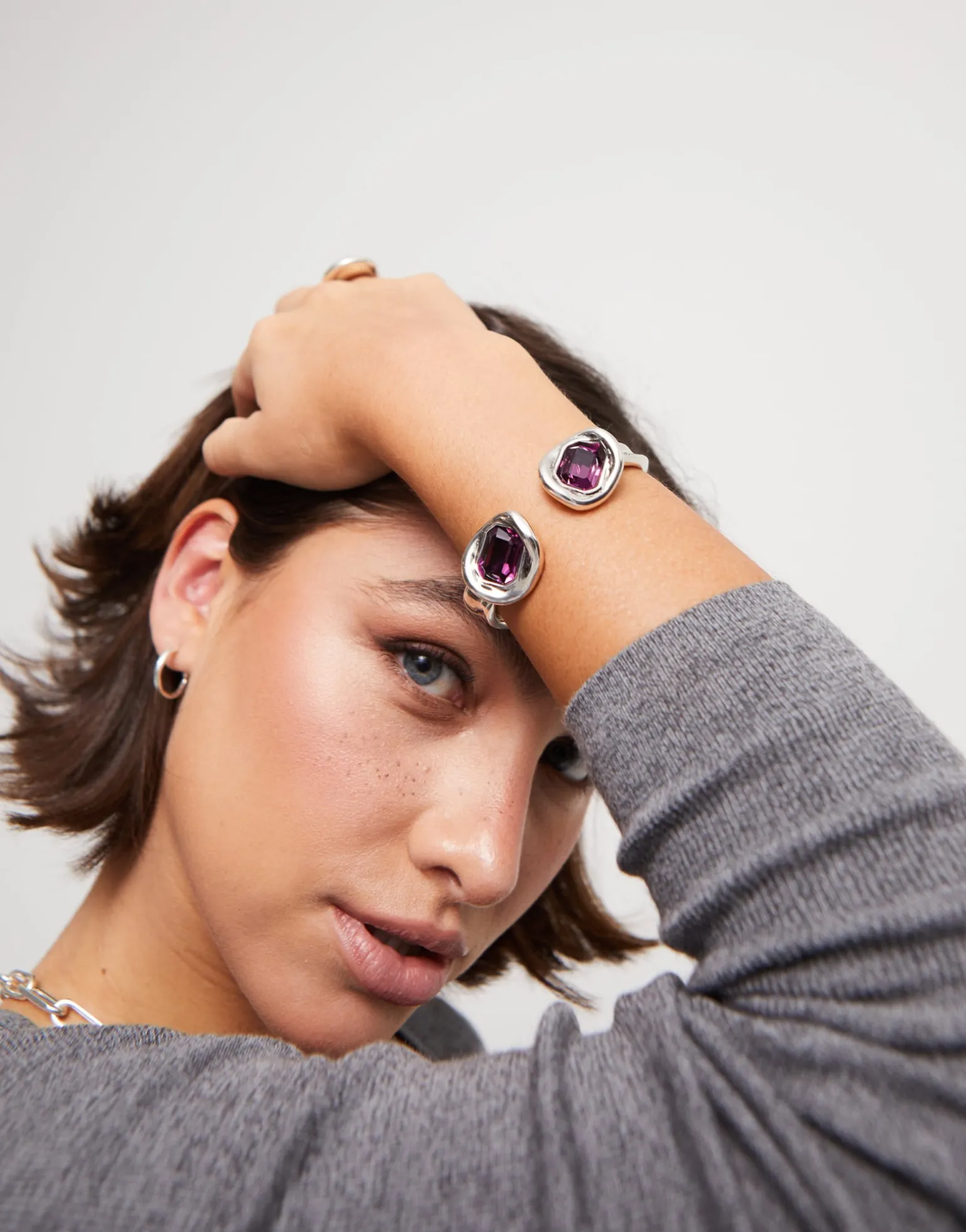Bangle bracelet with two pink crystals