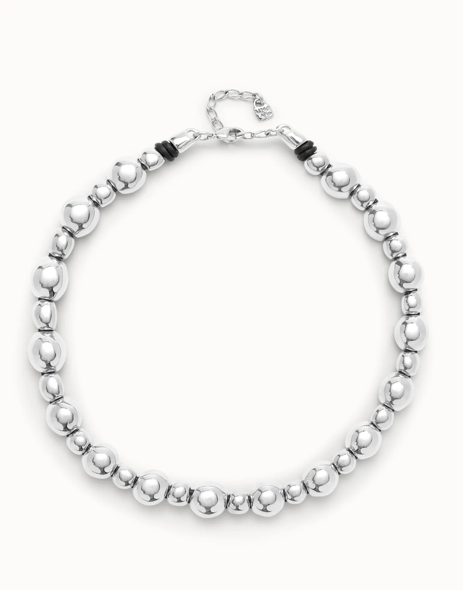 Beaded short necklace