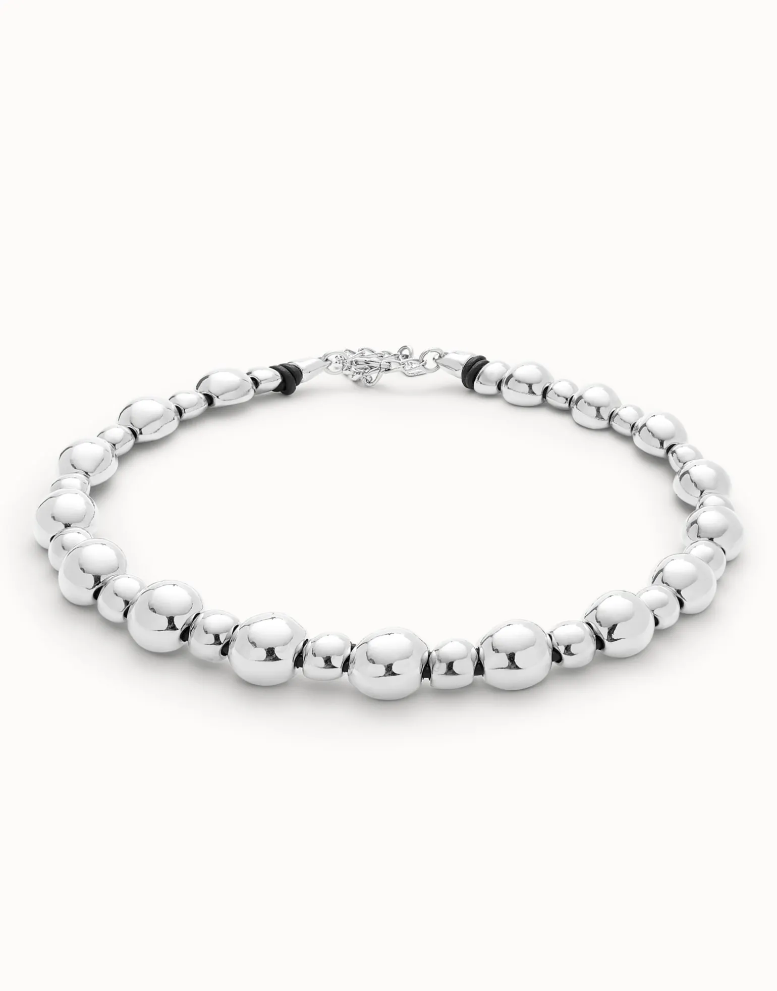 Beaded short necklace