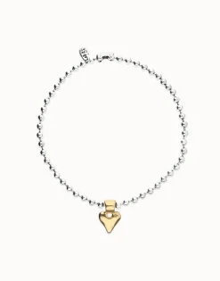 Beaded short necklace with heart detail