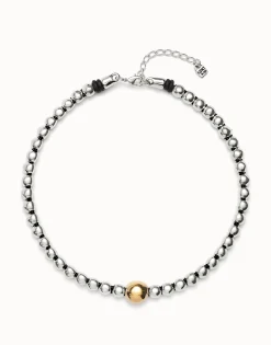 Beaded short necklace with larger central bead
