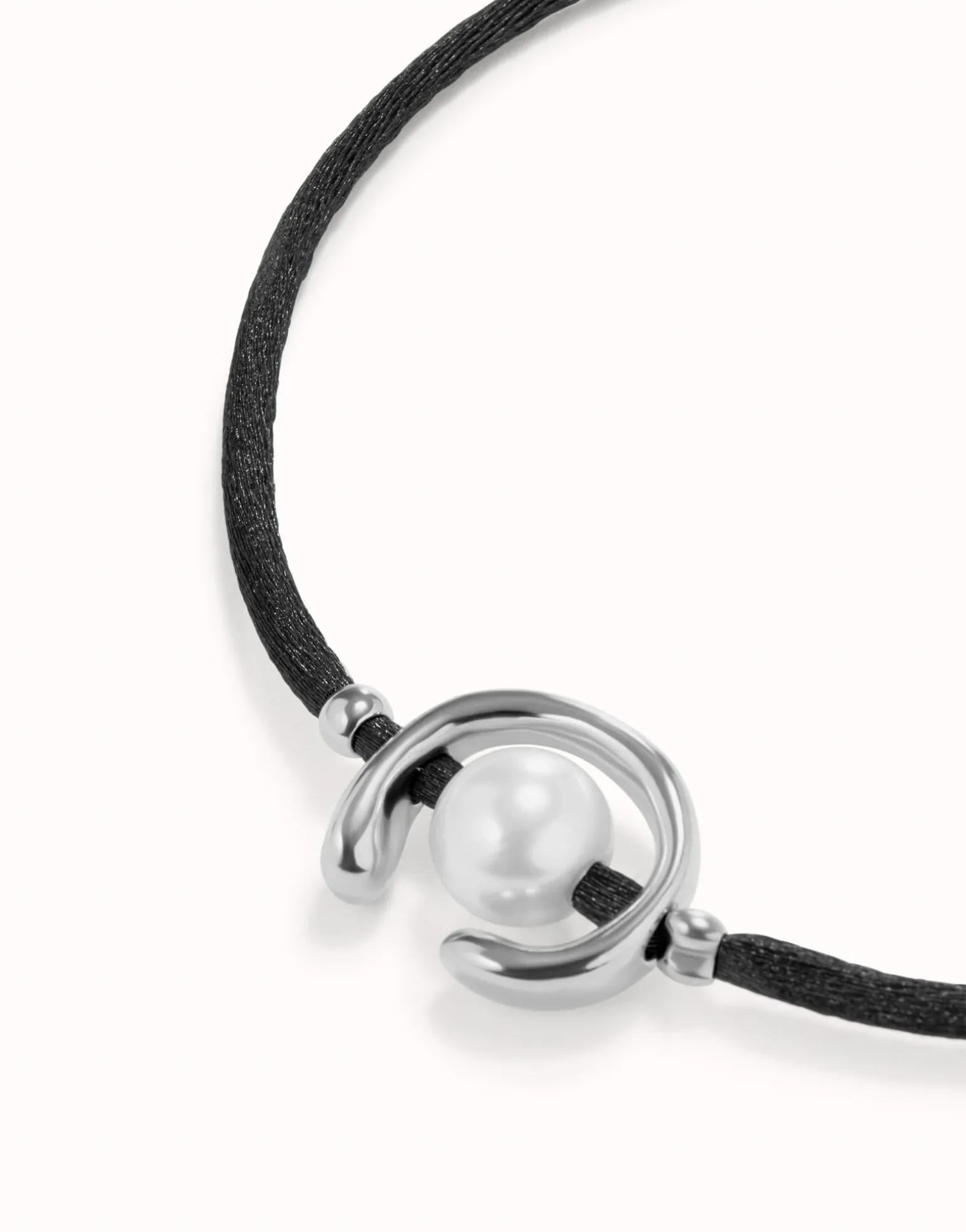 Black cord bracelet with a pearl