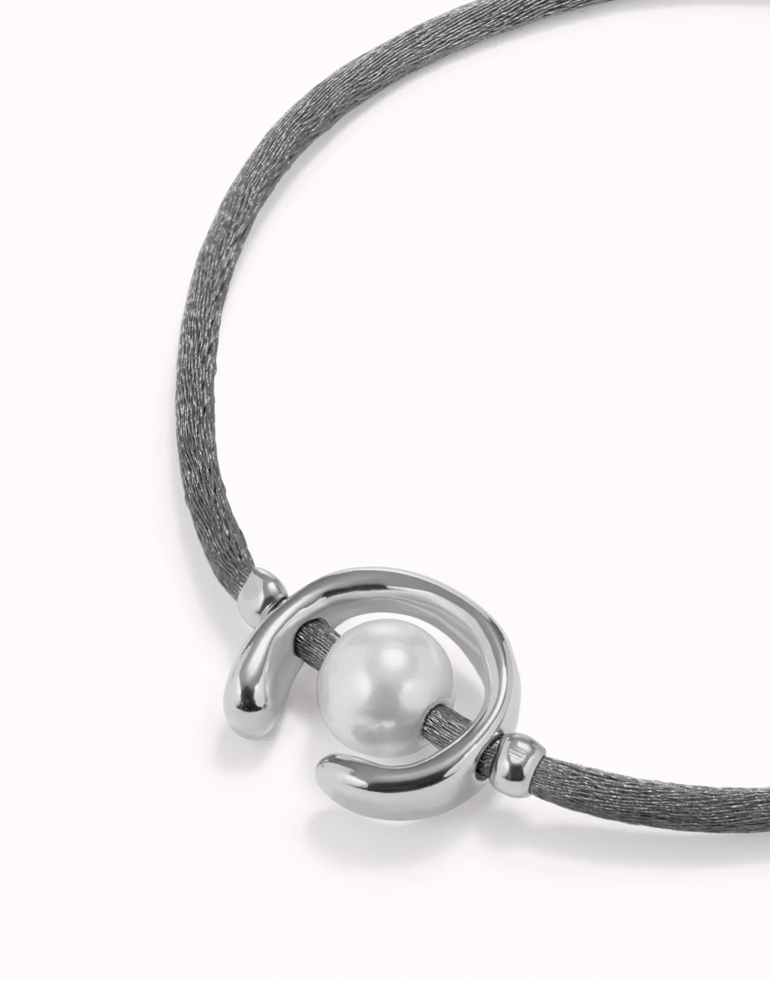 Black cord bracelet with a pearl