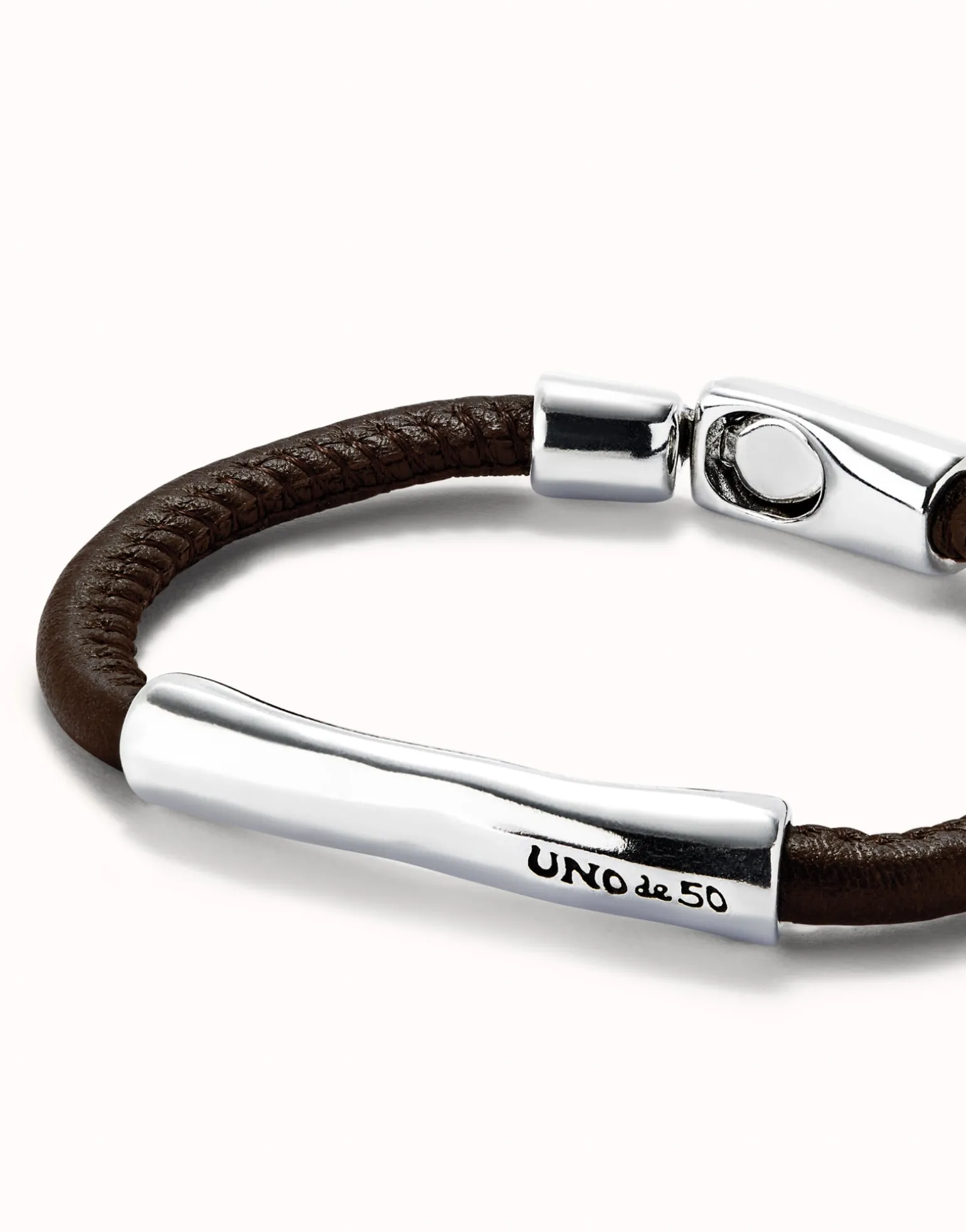 Brown leather bracelet with sterling silver-plated central detail
