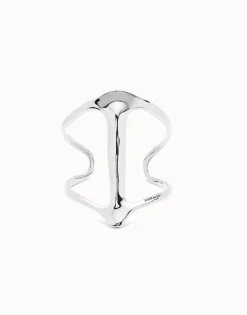Cuff bracelet with manta ray structure