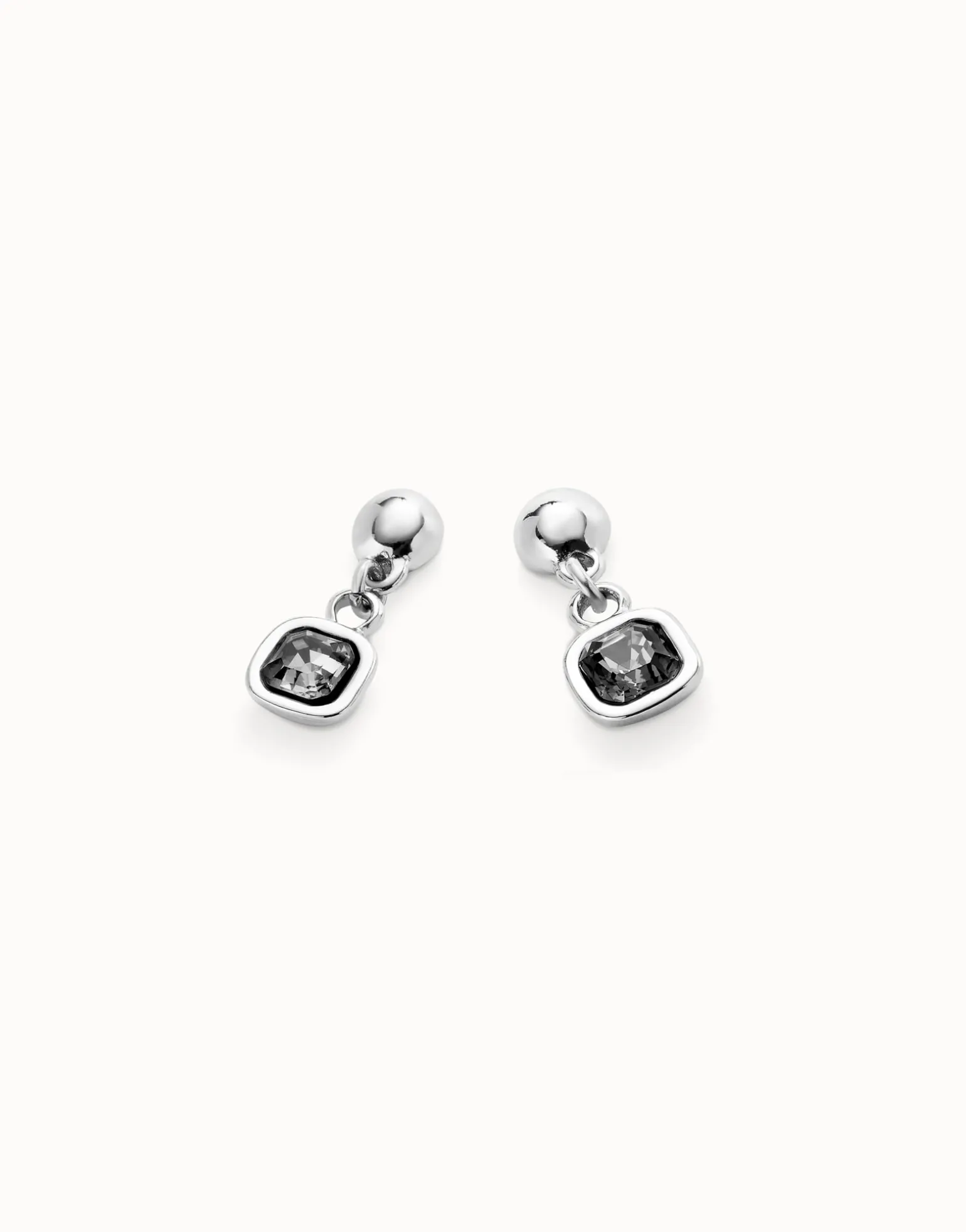 Drop earrings with black crystal