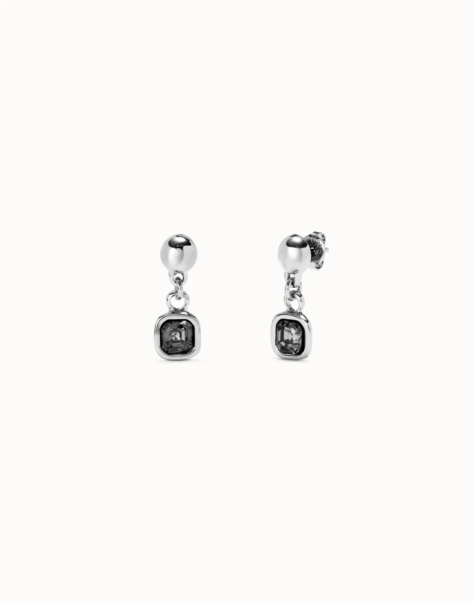 Drop earrings with black crystal