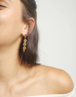 Drop earrings with chained hearts