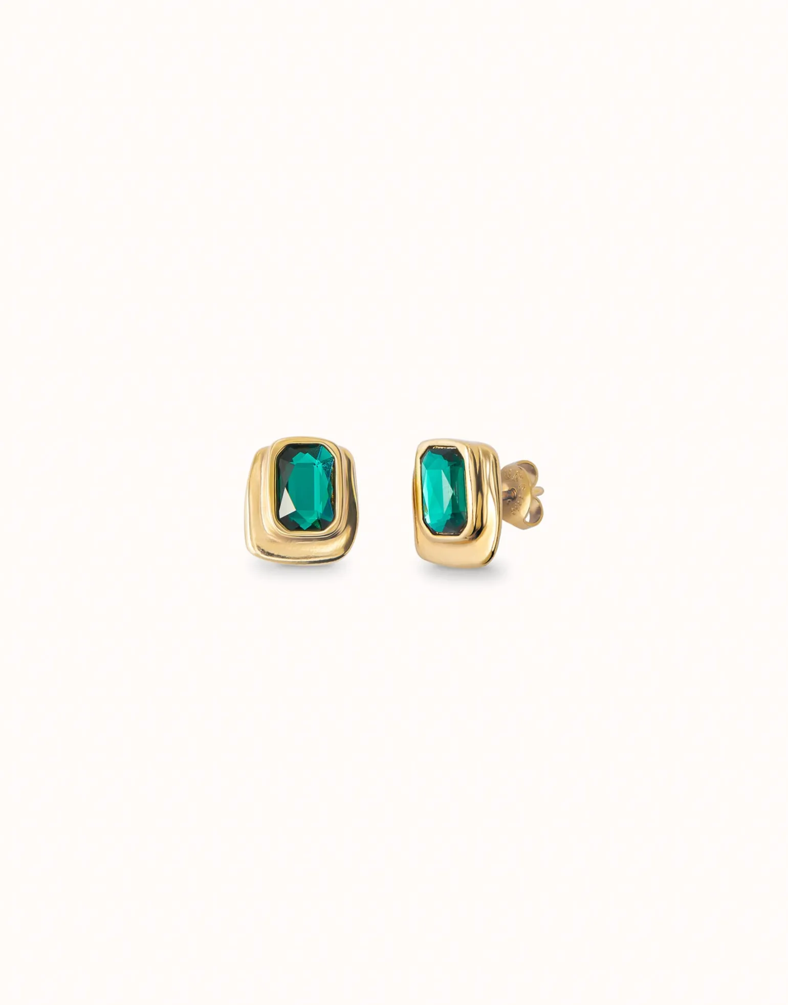Earrings with green crystal