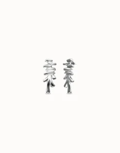 Elongated earrings with an irregular shape