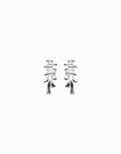 Elongated earrings with an irregular shape