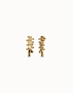 Elongated earrings with an irregular shape