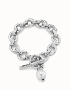 Large link chain bracelet with a pearl