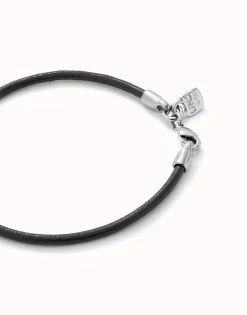 Leather charm bracelet with clasp