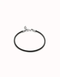 Leather charm bracelet with clasp
