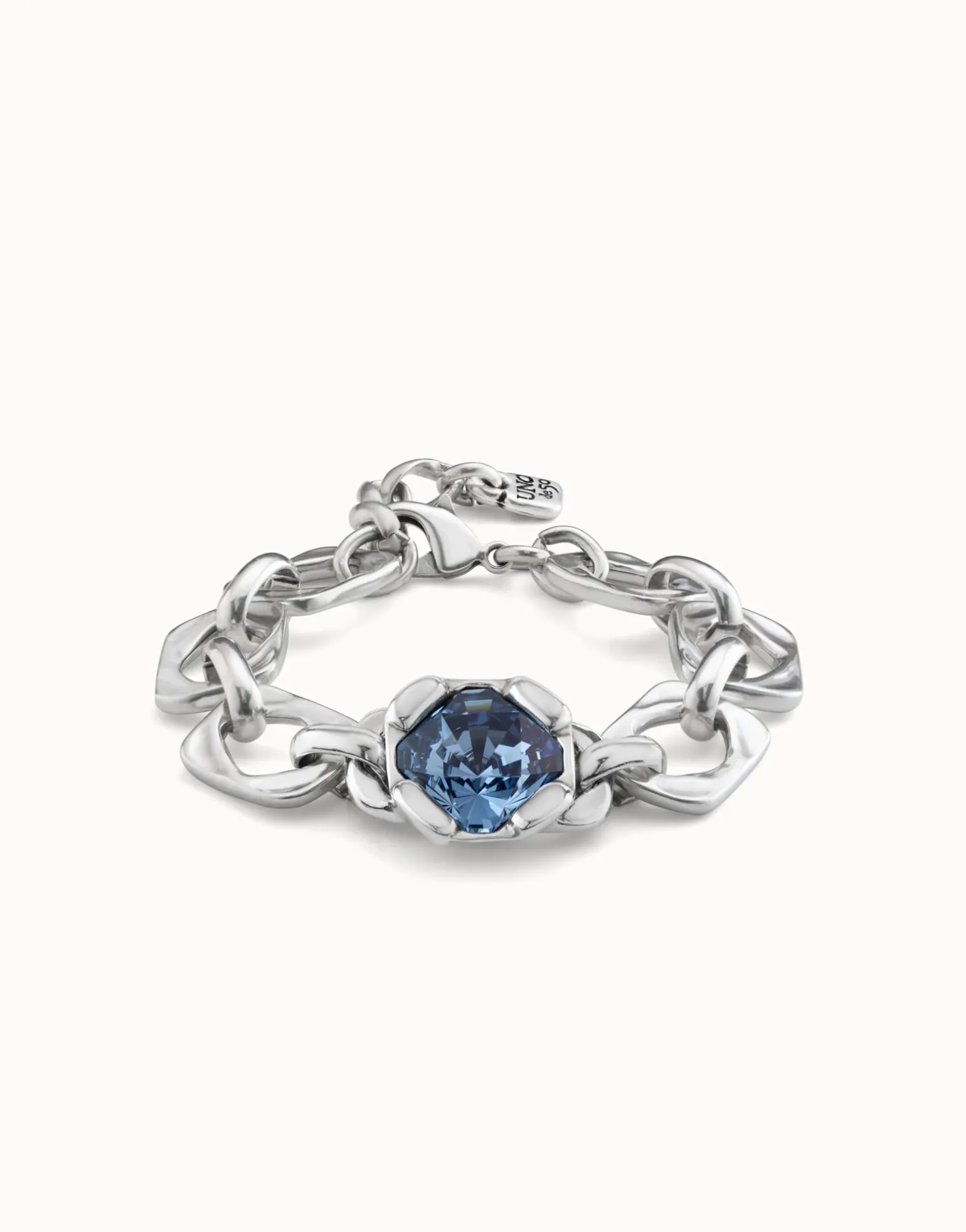 Link chain bracelet with a blue crystal