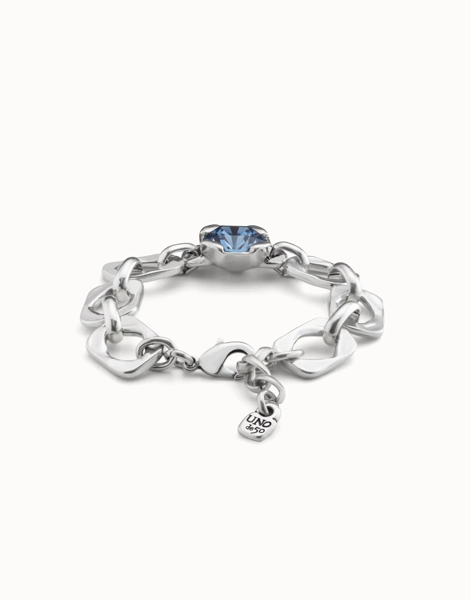 Link chain bracelet with a blue crystal