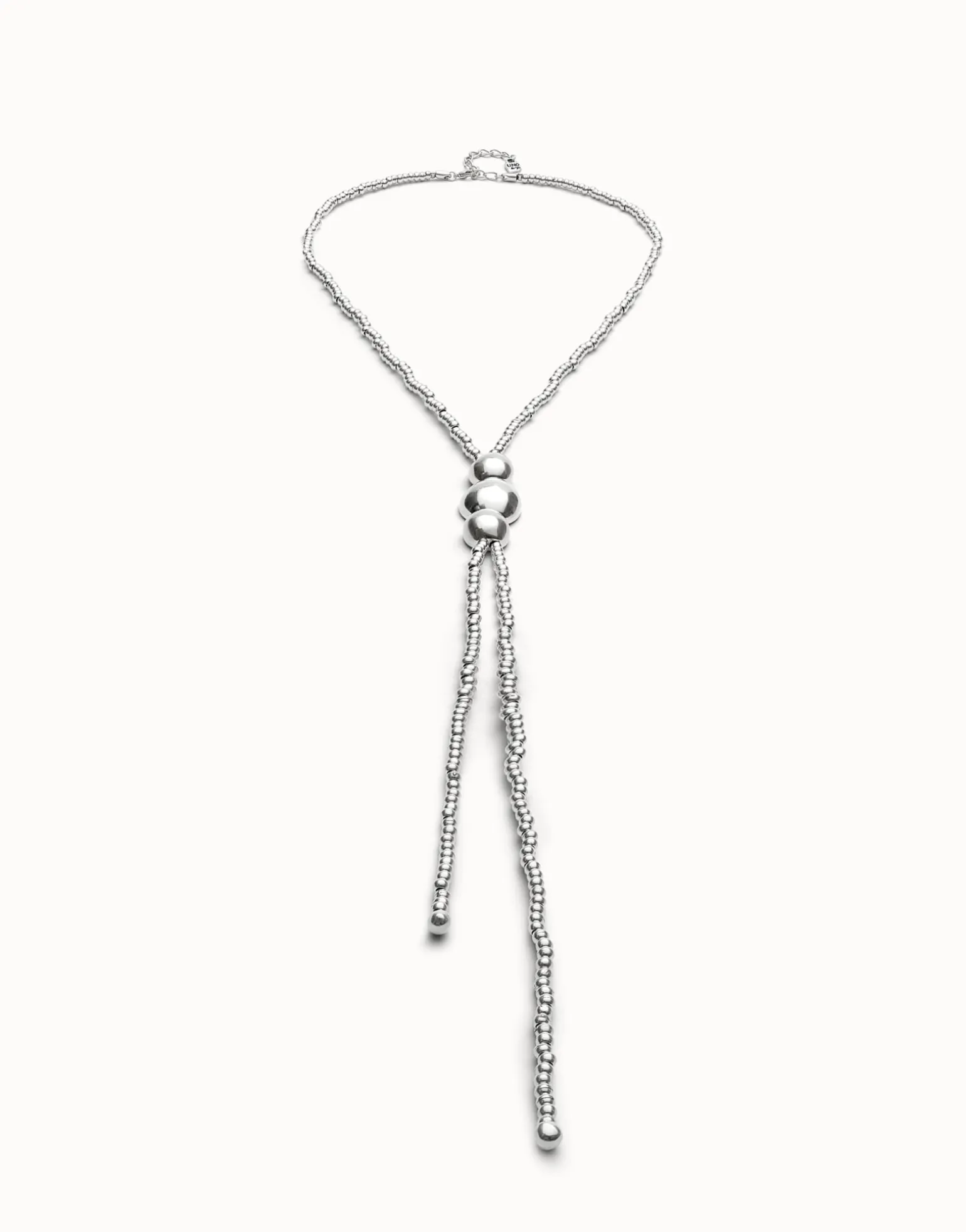 Long bead necklaces with three large central beads