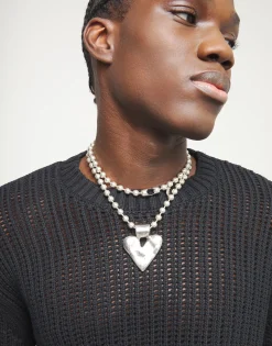Long necklace with beads and heart detail