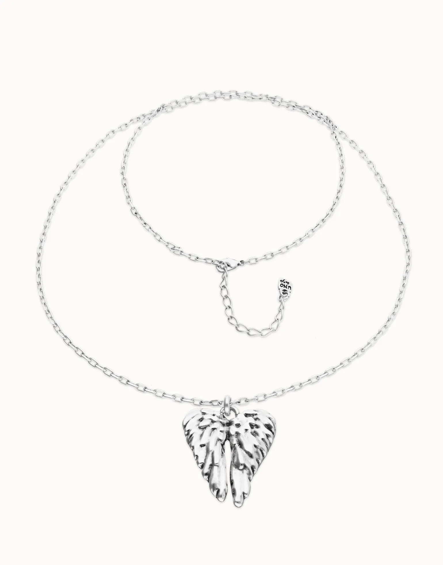 Long necklace with wing detail