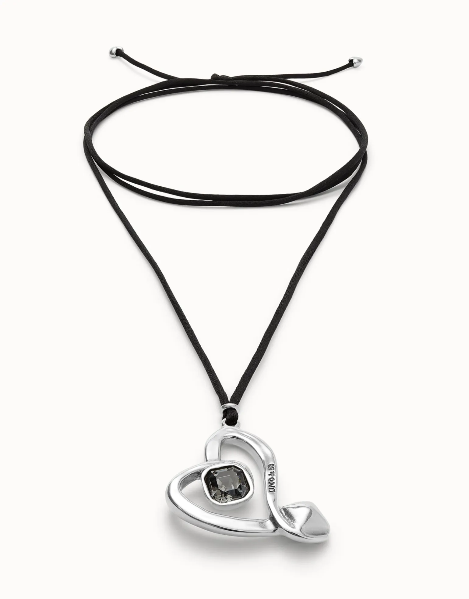 Long pendant and central heart with black crystal