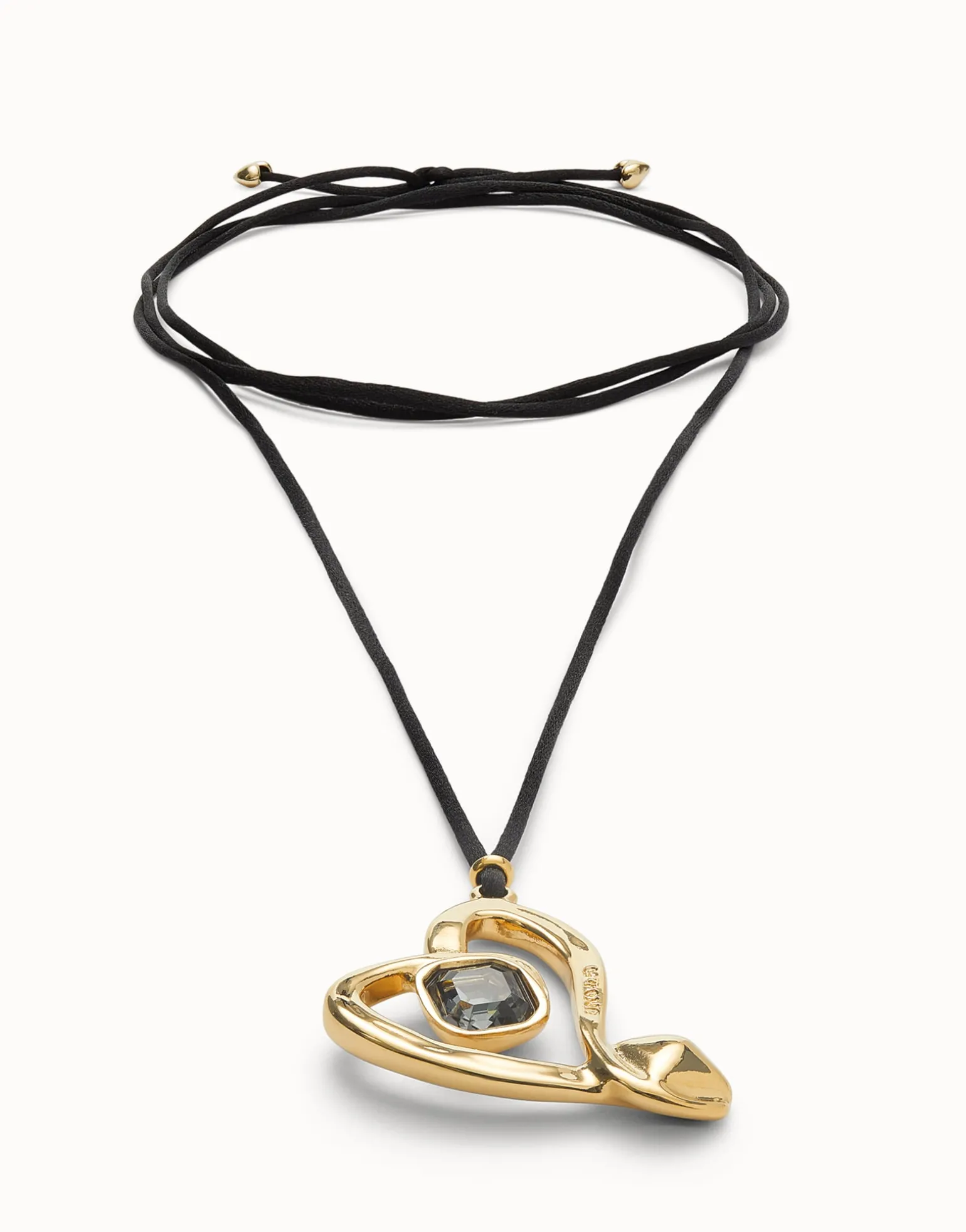 Long pendant and central heart with black crystal