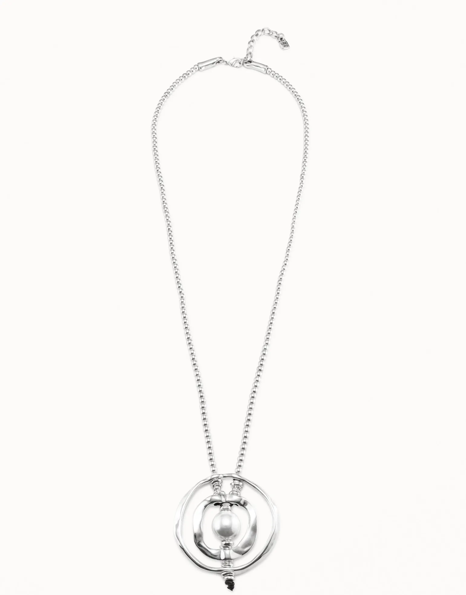Long pendant necklace with pearl