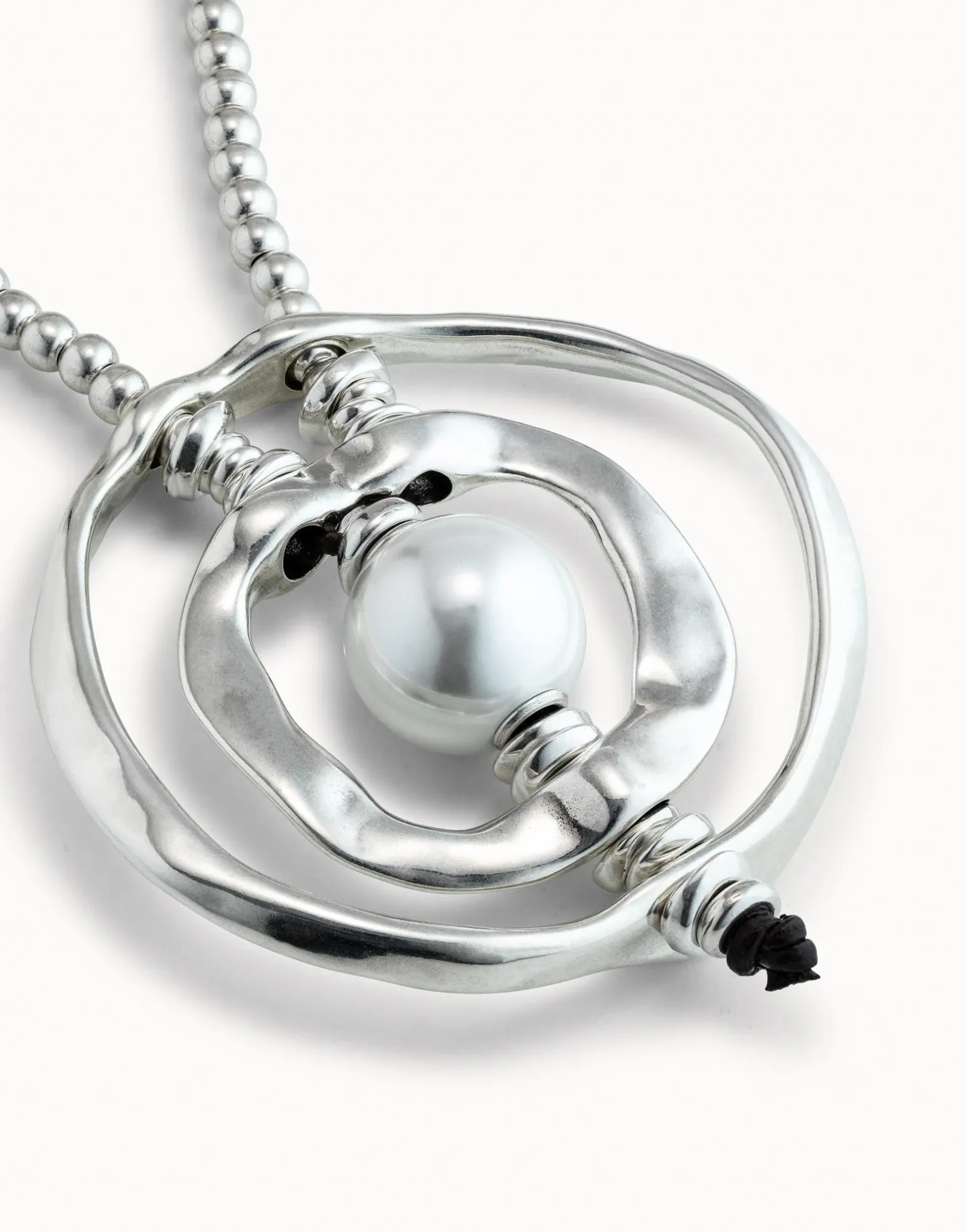 Long pendant necklace with pearl