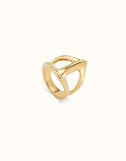 Manta ray-shaped ring
