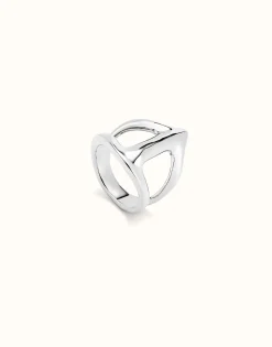 Manta ray-shaped ring