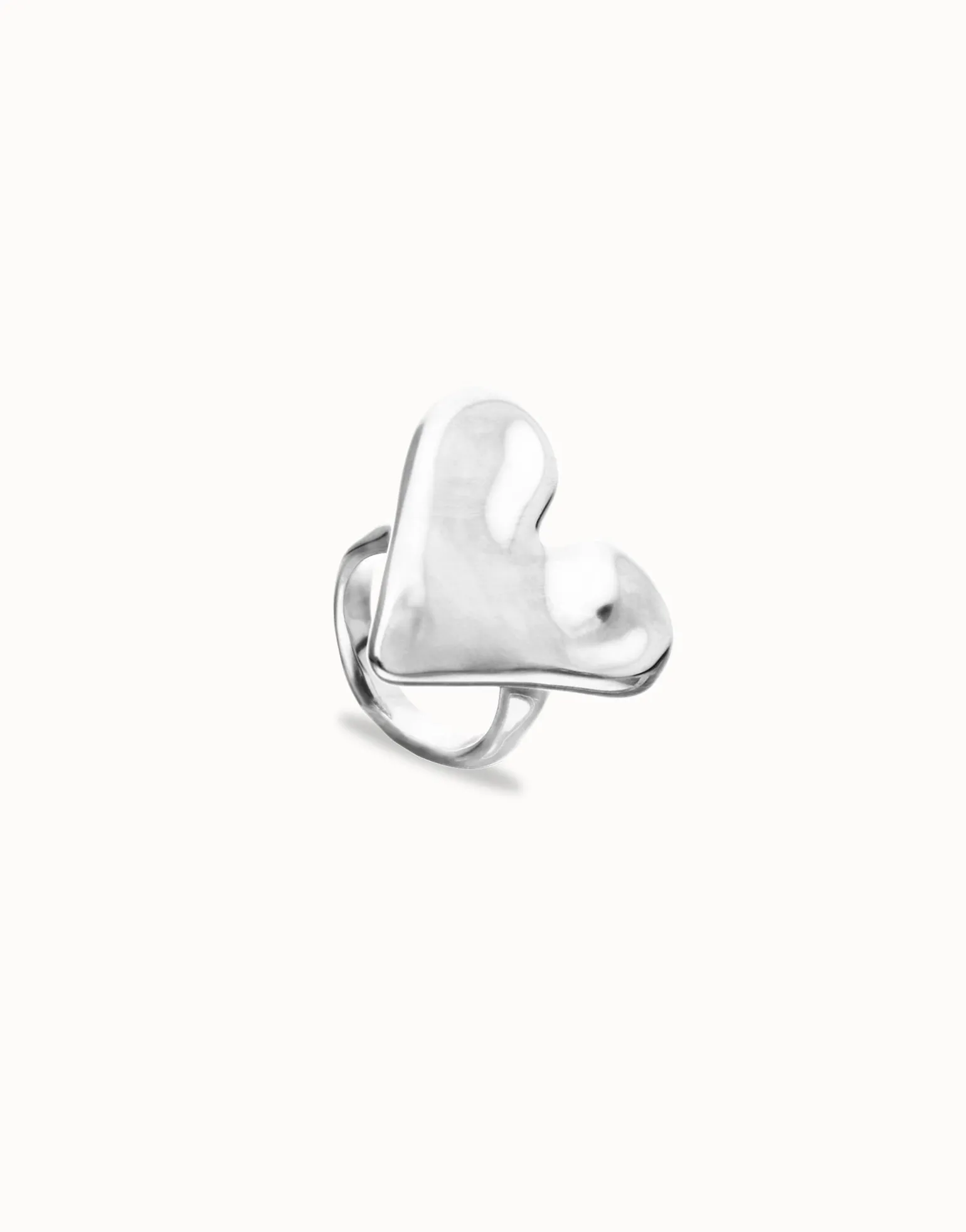Maxi ring with heart shape
