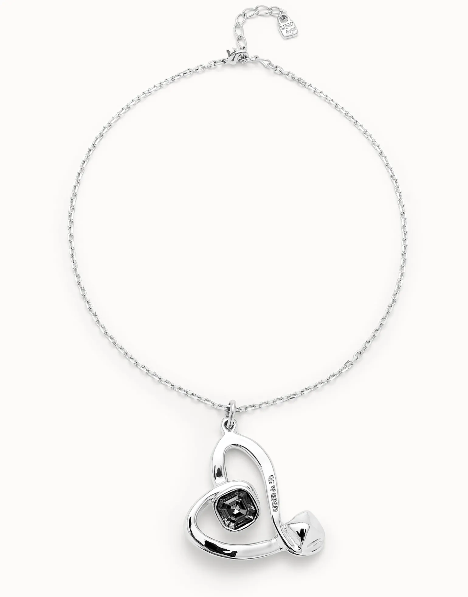 Midsize chain pendant necklace with a large heart