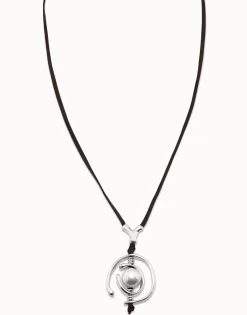Necklace with leather and pearl