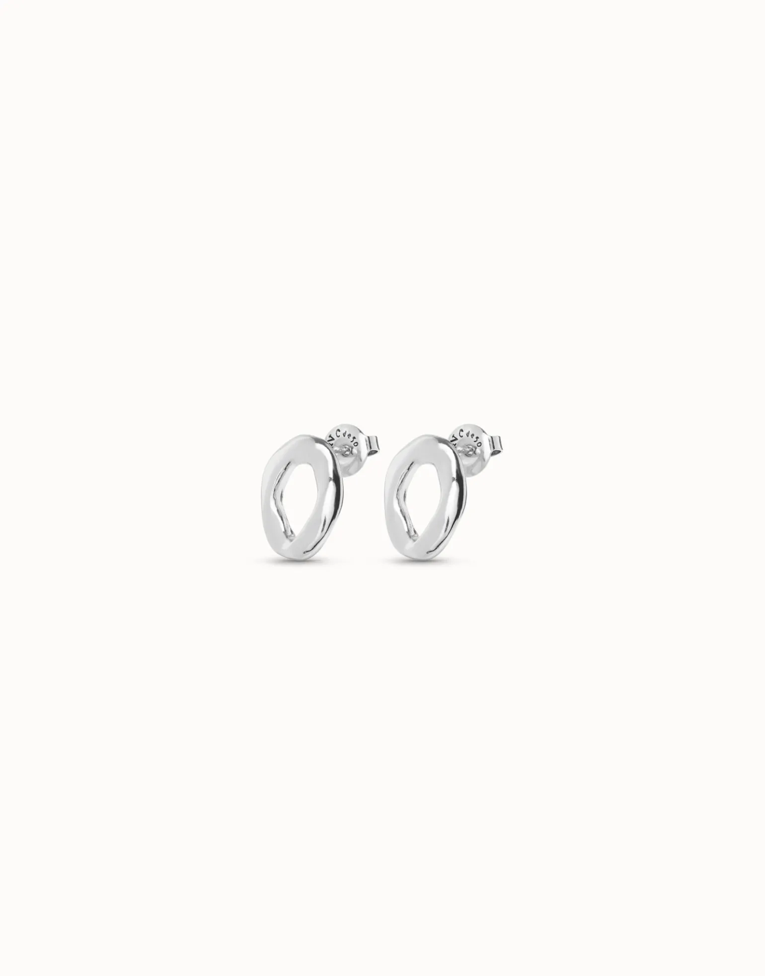 Oval link shape stud earrings