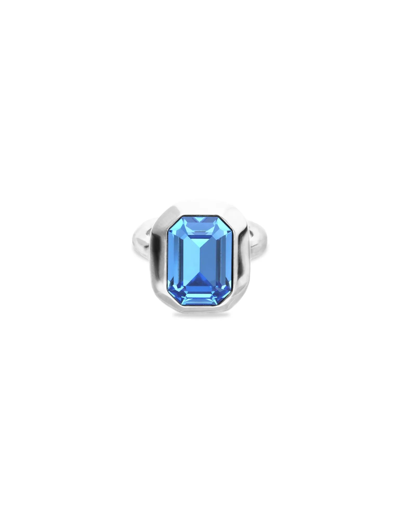 Rectangular ring with blue faceted crystal