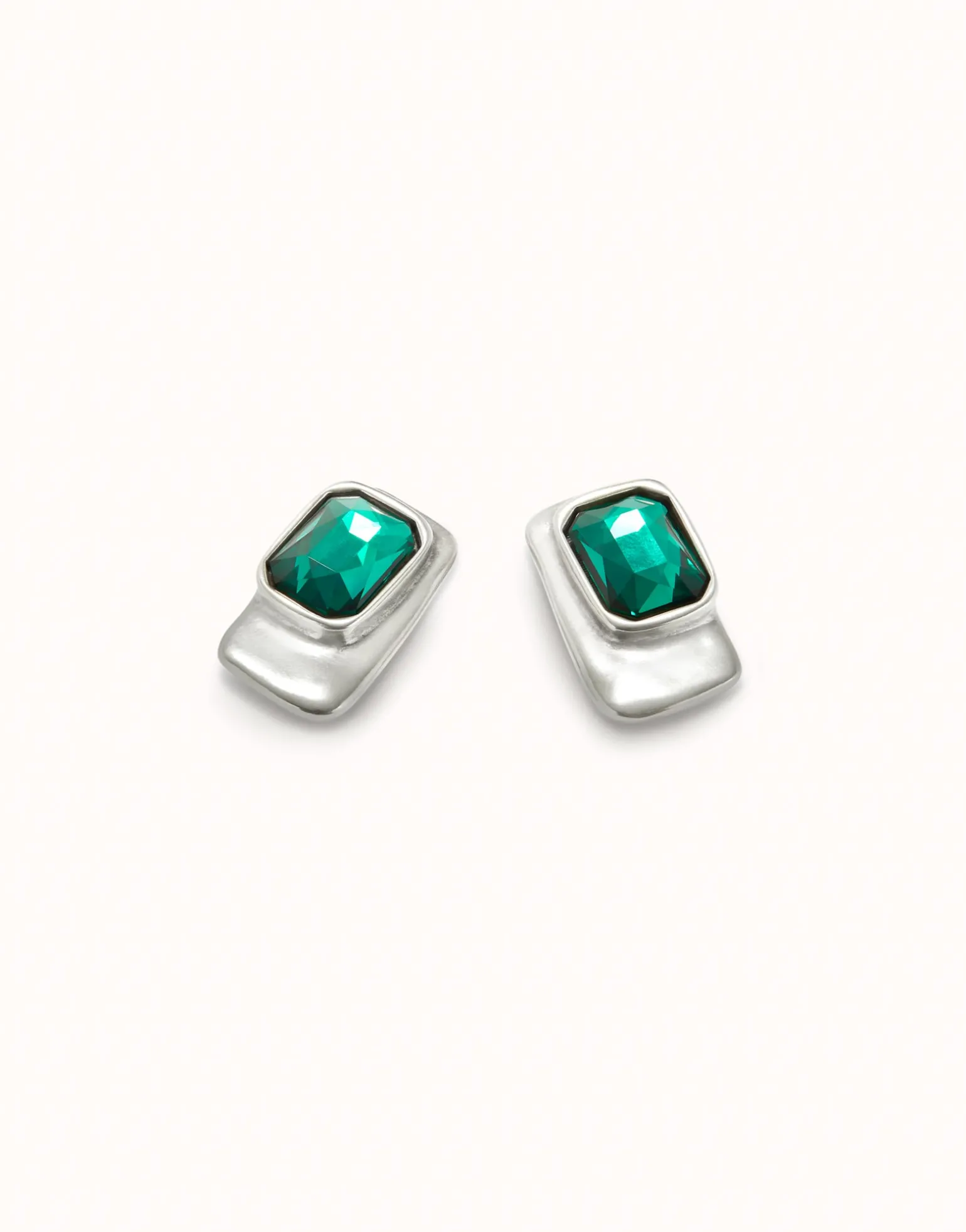 Rectangular-shaped earrings with green crystal