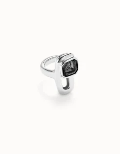 Ring with black crystal