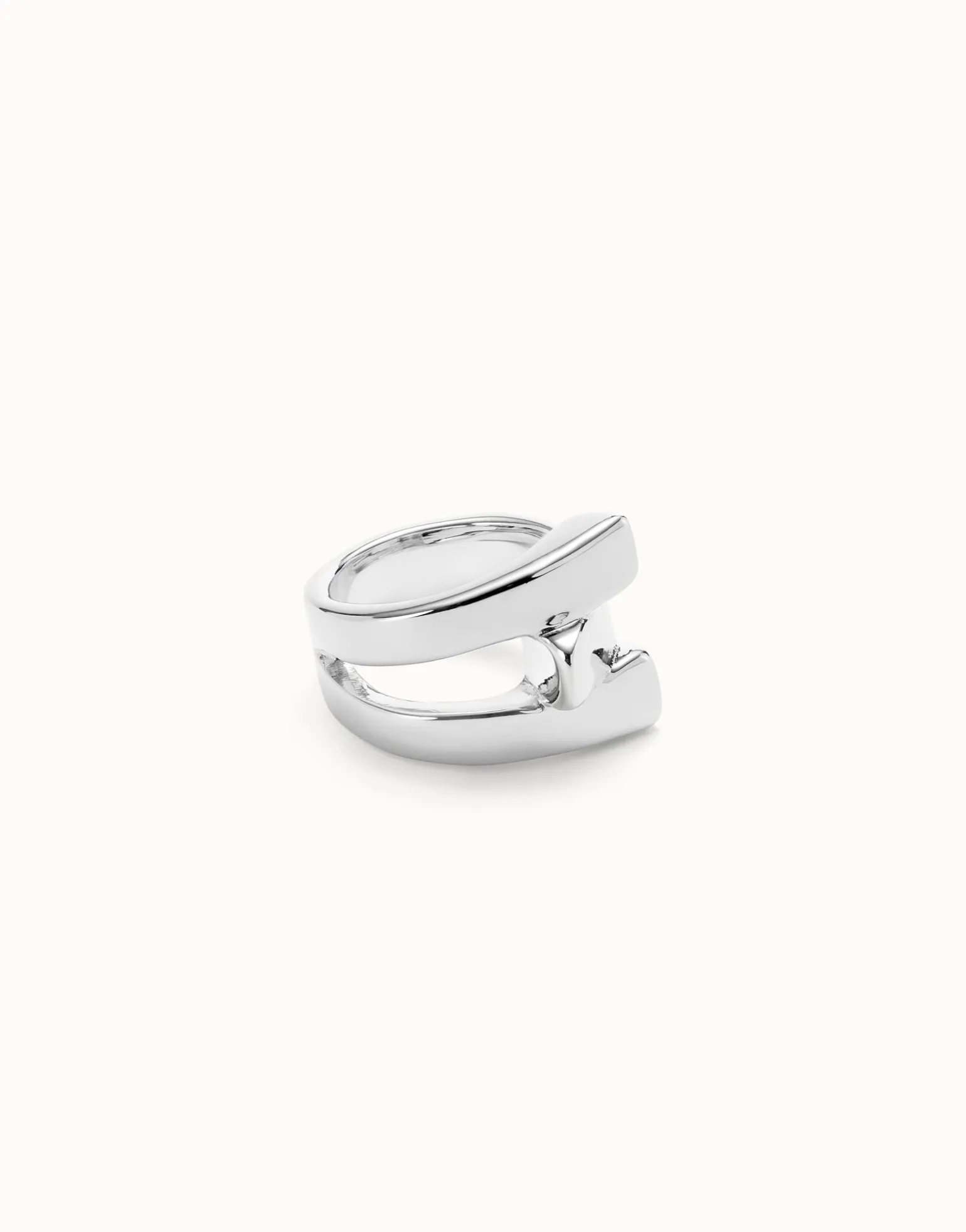 Ring with curved lines