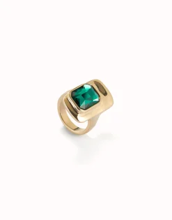 Ring with green crystal