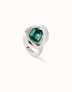 Ring with green crystal