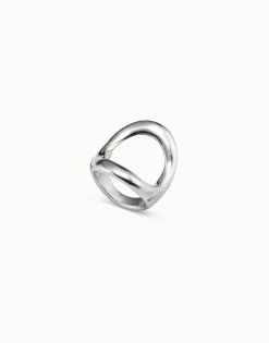 Ring with large central oval