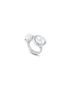 Ring with pearls